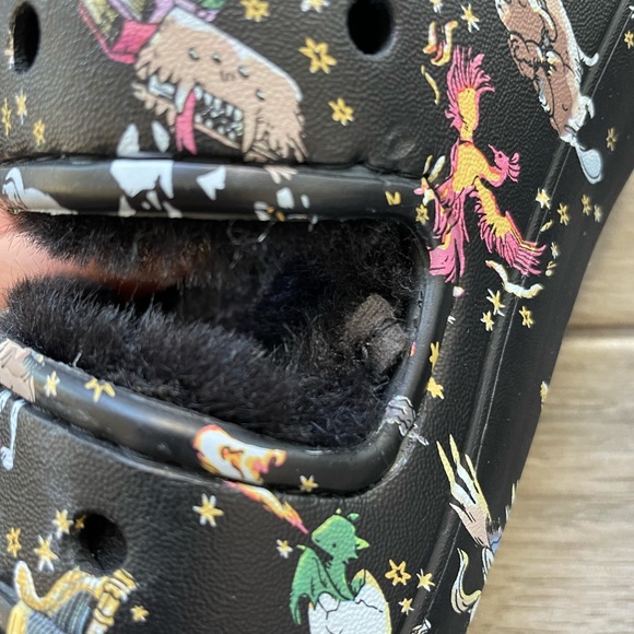 Crocs x Harry Potter x Vera Bradley Cozy fur lined sandals - Picture 3 of 10